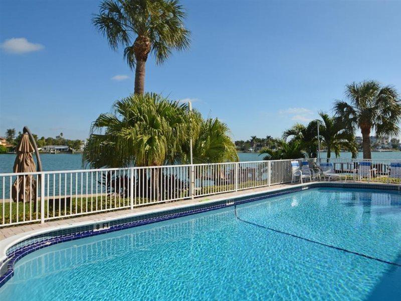 סיינט פיט ביץ' Westwinds Waterfront Resort מראה חיצוני תמונה