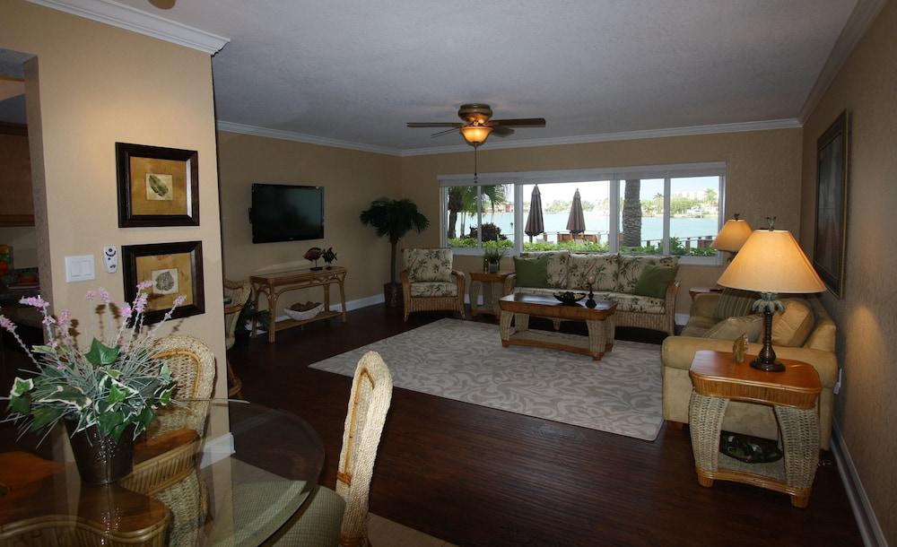 סיינט פיט ביץ' Westwinds Waterfront Resort מראה חיצוני תמונה