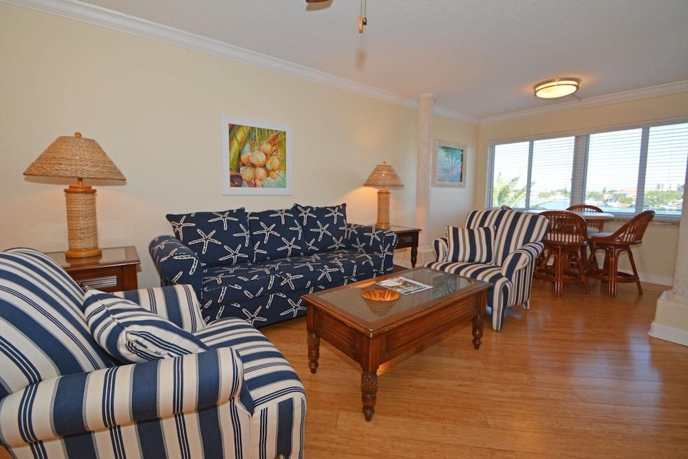סיינט פיט ביץ' Westwinds Waterfront Resort מראה חיצוני תמונה