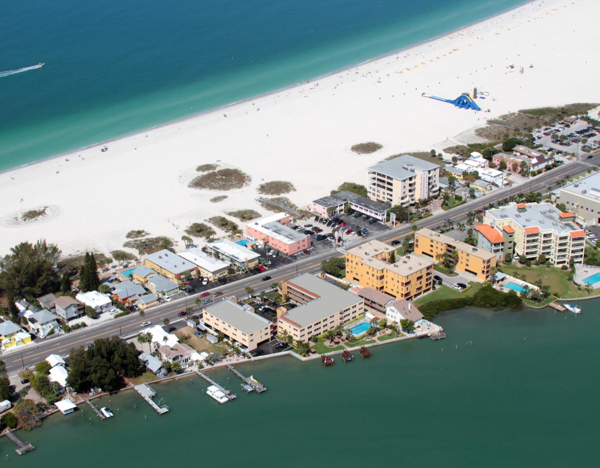 סיינט פיט ביץ' Westwinds Waterfront Resort מראה חיצוני תמונה
