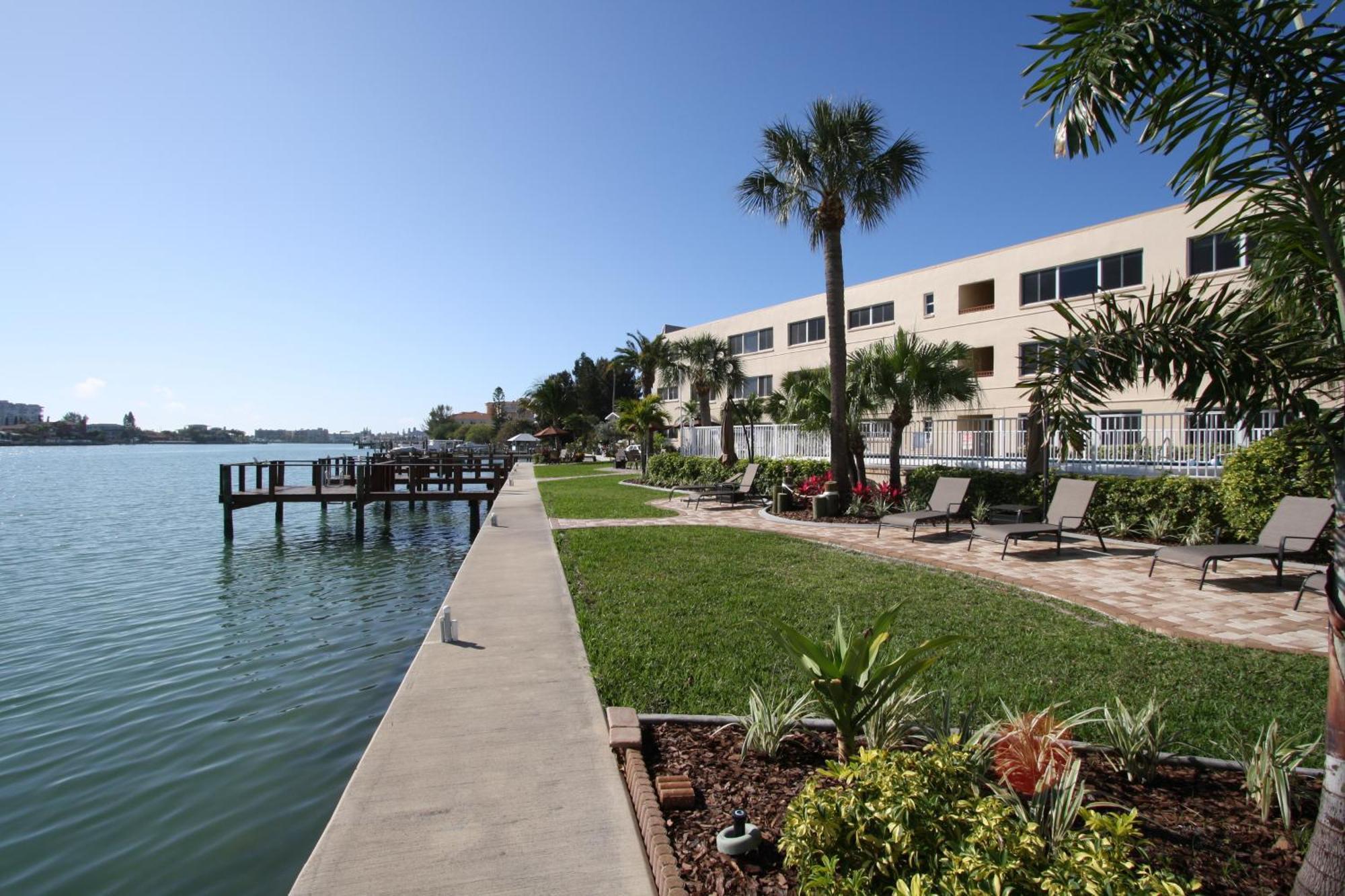 סיינט פיט ביץ' Westwinds Waterfront Resort מראה חיצוני תמונה