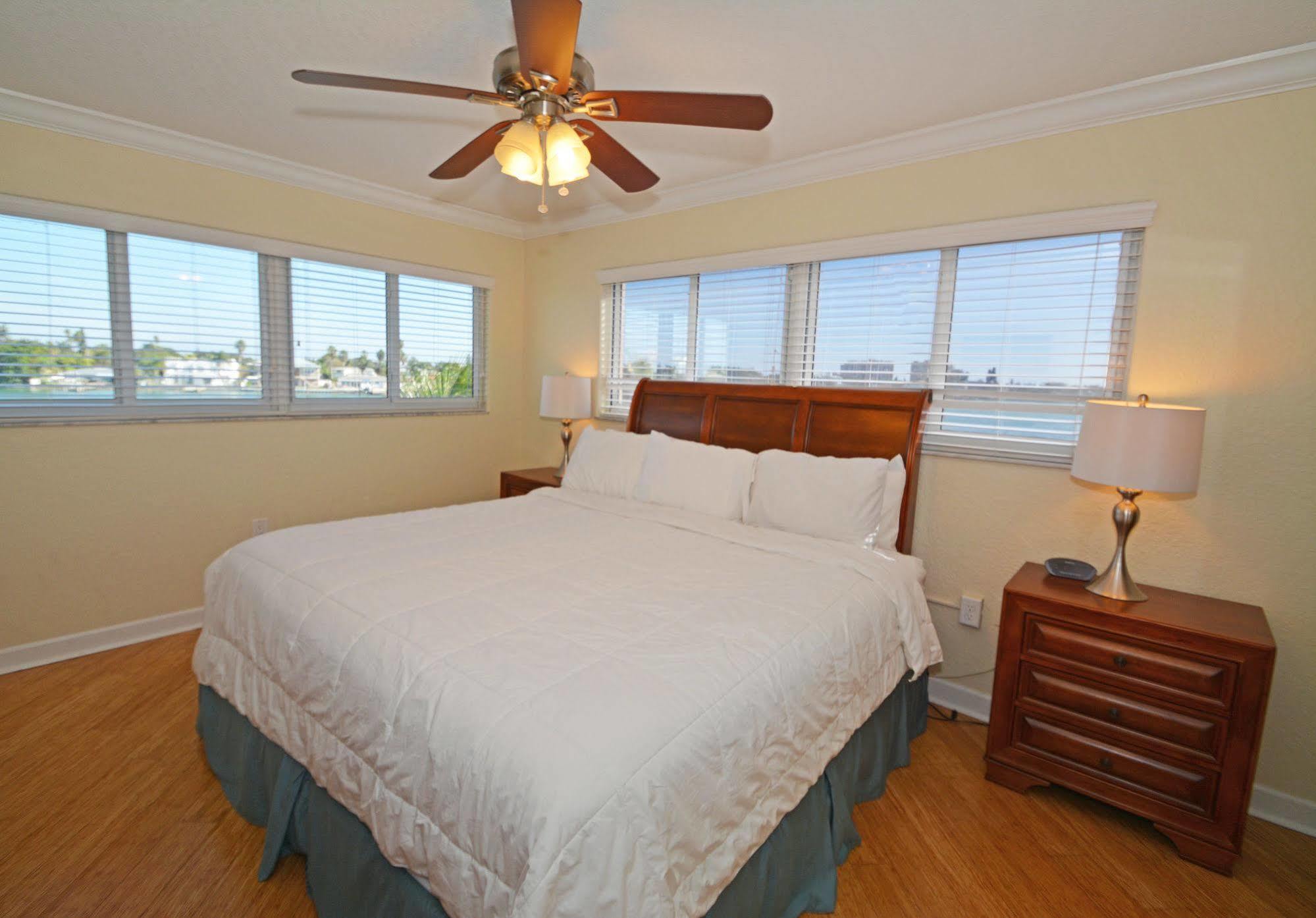 סיינט פיט ביץ' Westwinds Waterfront Resort מראה חיצוני תמונה