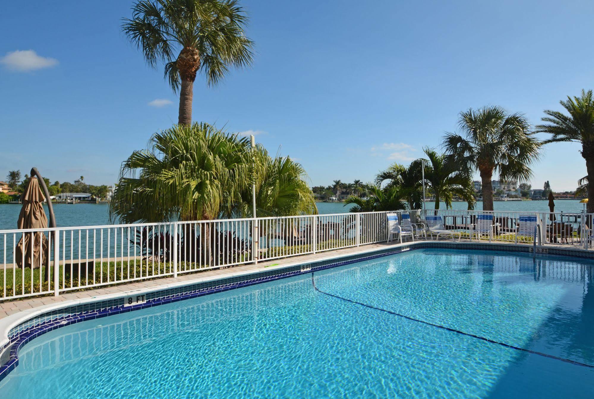 סיינט פיט ביץ' Westwinds Waterfront Resort מראה חיצוני תמונה