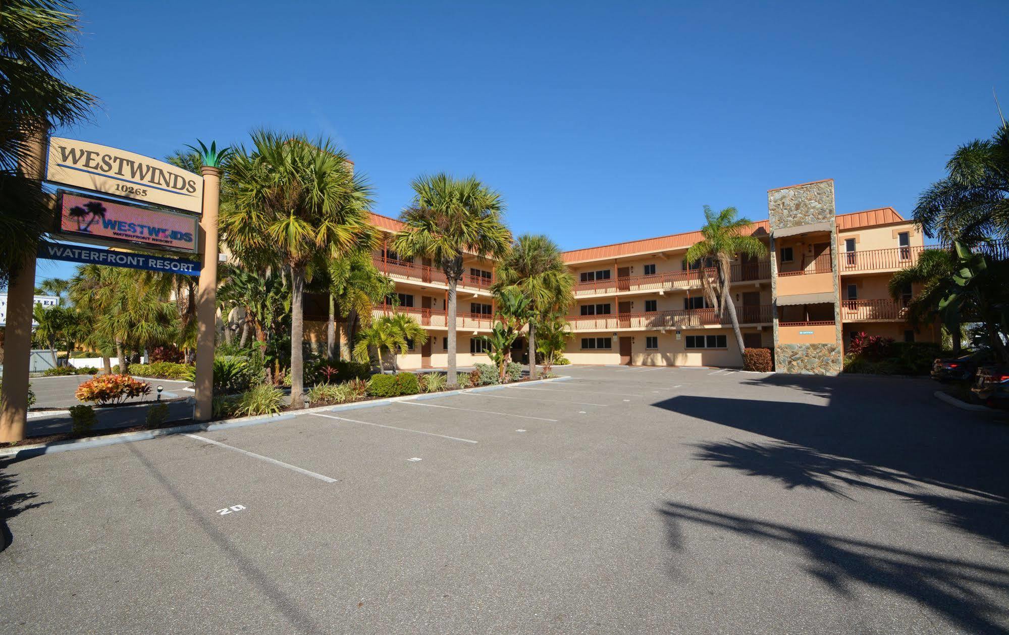 סיינט פיט ביץ' Westwinds Waterfront Resort מראה חיצוני תמונה